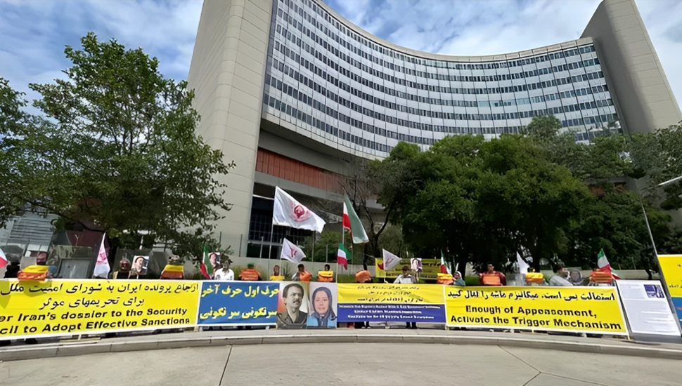 فيينا، النمسا – مظاهرة الإيرانيين امام مقر وكالة الطاقة الذرية