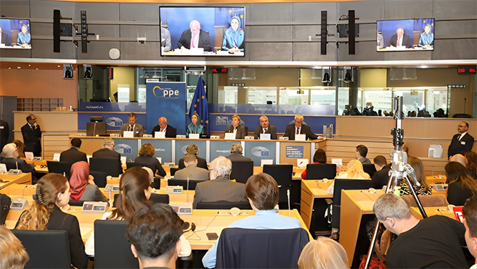 رد فعل طهران الهستيري على حضور مريم رجوي في البرلمان الأوروبي