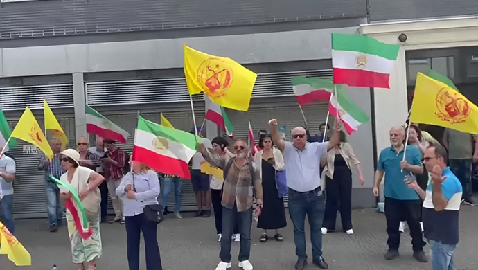 مظاهرات واحتجاجات واسعة للإيرانيين في فرنسا وألمانيا والسويد وهولندا ضد الهجوم على أشرف 3