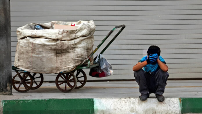 خبیر اقتصادي حكومي: الظروف التي نشهدها الآن في إيران تتجاوز الأزمة 
