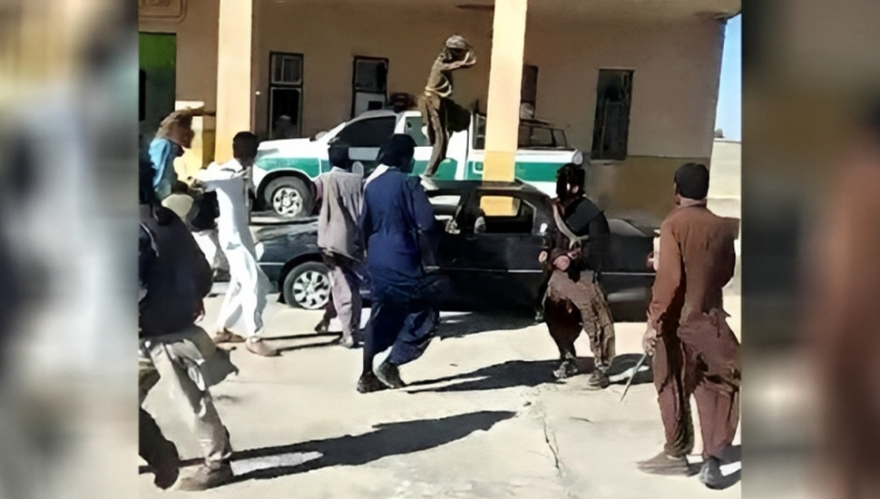 زاهدان - هجوم شباب مسلحین على مرکز الشرطة 16 في زاهدان