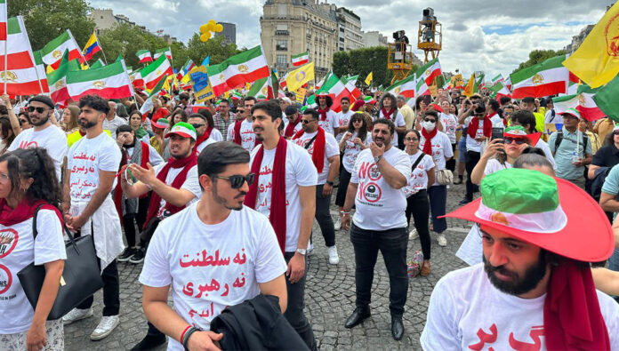 من باريس إلى روما الغرب يواجه حقيقة إيران!