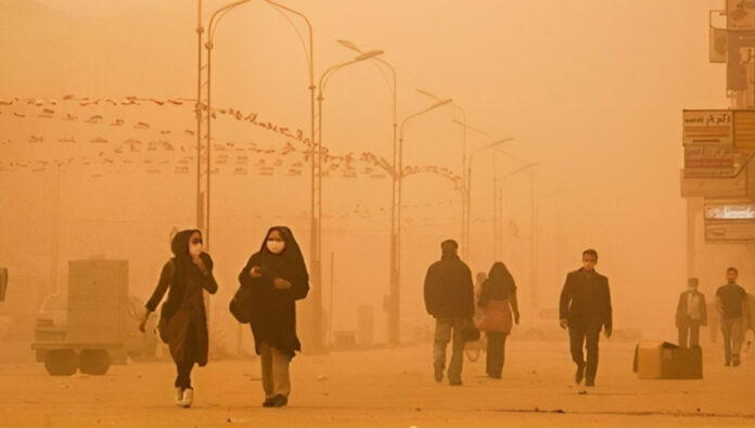 14 مقاطعة بما في ذلك طهران تحت حصار العاصفة الترابية ؛ إعلان محافظة مركزي إغلاقها مرة أخرى