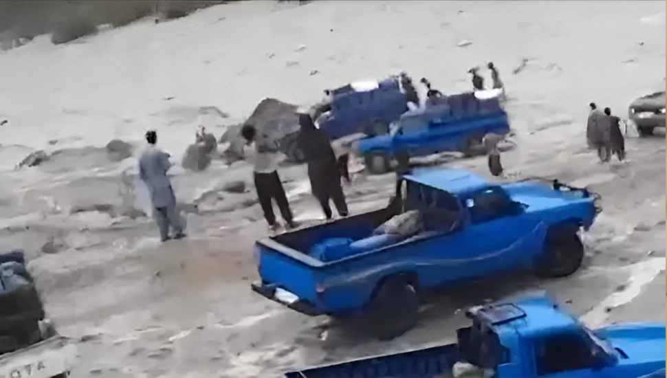 وفاة 5 ناقل الوقود على الأقل واختفاء 5 آخرين بسبب أمطار الصيف- رسالة السيدة مريم رجوي