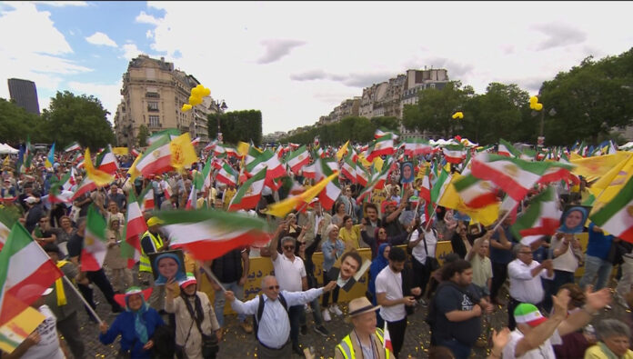 خامنئي وثلاث هزائم أساسية تکبدها المقاومة الإيرانية