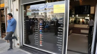 موقع إیران اکونومیست الحکومي: سيصل سعر الدولار إلى65000 تومان بحلول نهاية العام