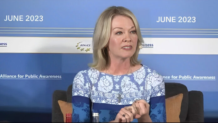 مقابلة مع كانديس بيرغن، رئيسة حزب المحافظين الكندي، حول المظاهرة الكبيرة للإيرانيين في باريس