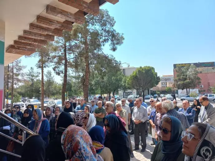 استمرار تجمعات  احتجاجية للمتقاعدين في مدن إيرانية