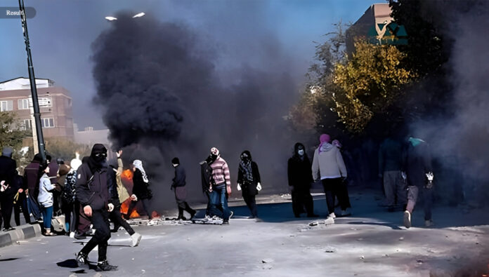 مسؤولو نظام الملالي يكشفون عن هشاشة النظام قبيل الذكرى السنوية للانتفاضة الوطنية