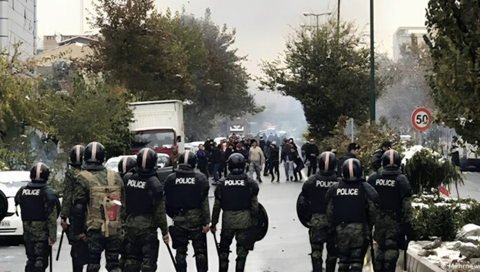 النظام الإيراني يقمع الطلاب تحسباً للانتفاضات