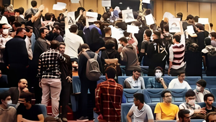 حملة واسعة النطاق لفصل الأساتذة الجامعات من قبل نظام الملالي خوفاً من الانتفاضة