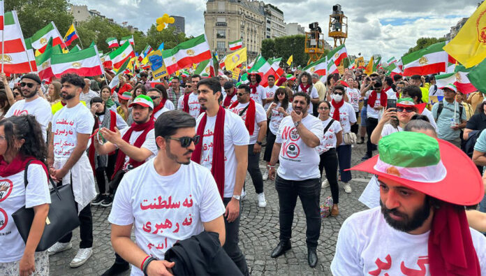 لماذا يعطي خامنئي عنوان بديل نظامه؟