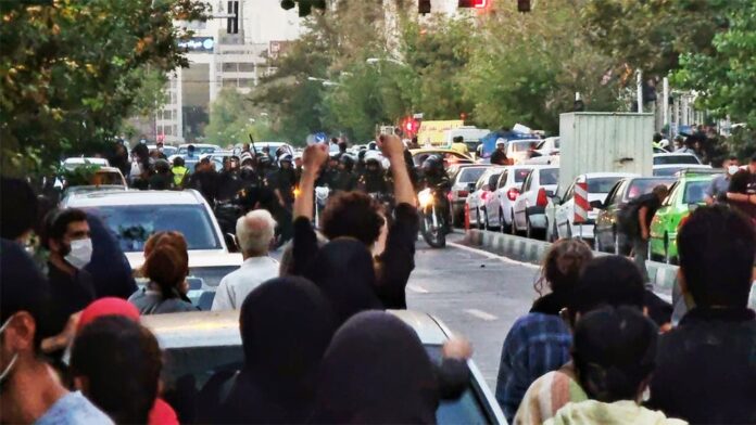 الثورة الايرانية لم تنته لقد دخلت مرحلة جديدة