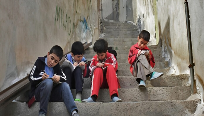 مركز أبحاث برلمان النظام الإيراني: في العام الدراسي الماضي، ترك حوالي مليون طالب الدراسة