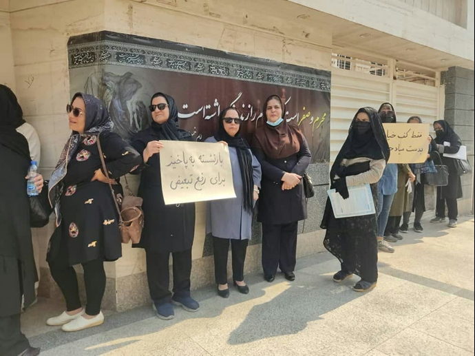 استمرار تجمعات  احتجاجية للمتقاعدين في مدن إيرانية