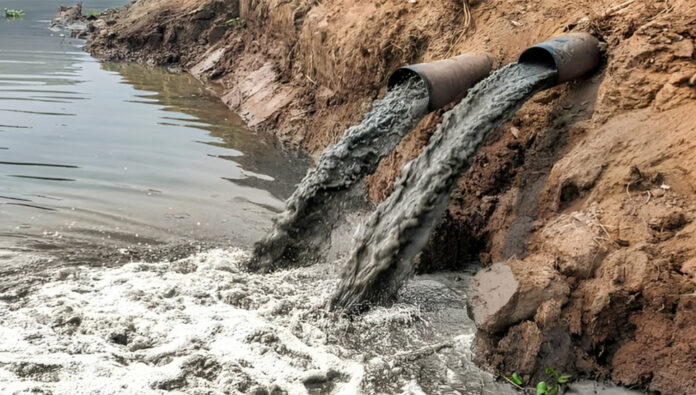 أزمة المياه في إيران -  تلوث مياه الشرب 13 قرية  في محافظة همدان