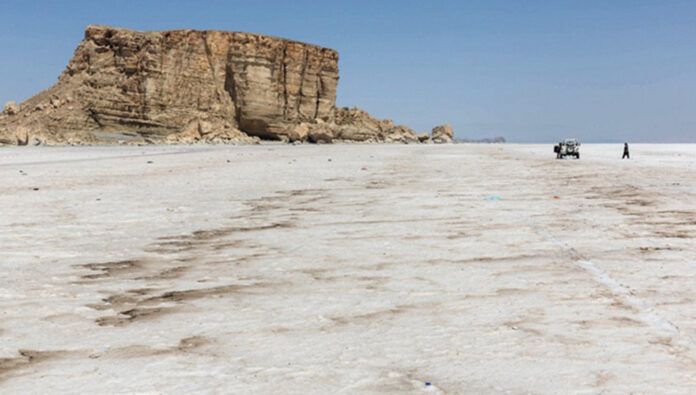 تجفيف بحيرة أورميه الإيرانية سيؤدي إلى انفجار بيئي