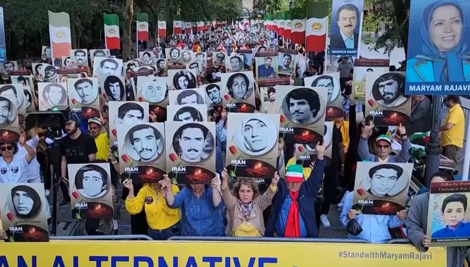 إحياء ذكرى شهداء طريق الحرية في مظاهرات الإيرانيين في نيويورك