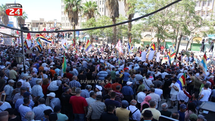 في اليوم الواحد والأربعين... متظاهرو السويداء يؤكدون على مطالبهم في سوريا عادلة وحرة بدون الأسد 
