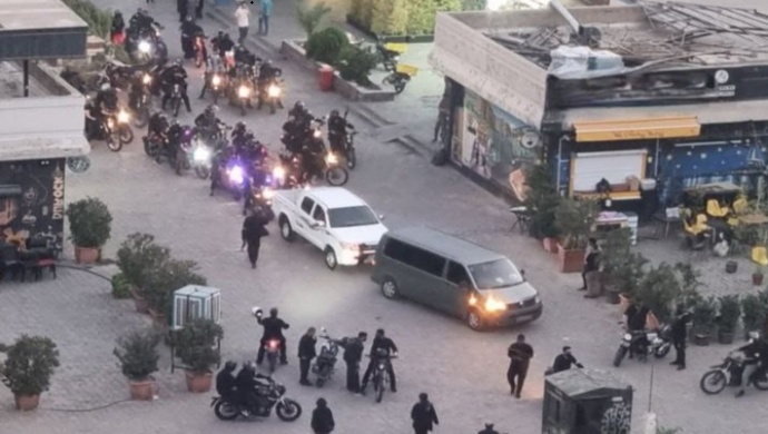 مظاهرات وعمليات كر وفر وشعارات ليلية "الموت لخامنئي والموت للديكتاتور" في عشرات المدن الإيرانية