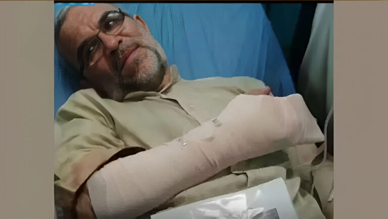 هجوم على أحد الملالي الحكوميين في تبريز من قبل الشباب