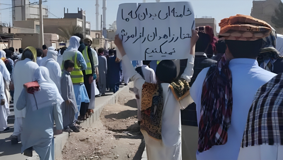 رويترز: محتجون إيرانيون خلدوا ذكرى حملة القمع الدموية في جنوب شرق إيران بمظاهرات حاشدة