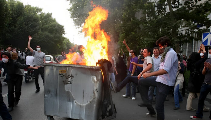 تحليل الأوضاع السياسية في إيران في اجتماع المجلس الوطني للمقاومة الإيرانية في باريس