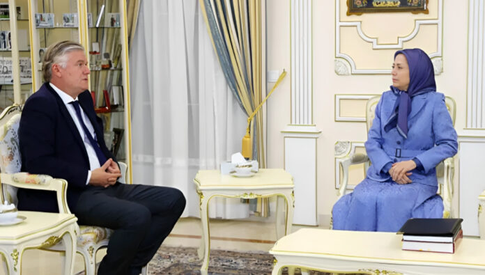 لقاء السيدة مريم رجوي مع السيد أنطونيو لوبيز ستوريز عضو البرلمان الأوروبي