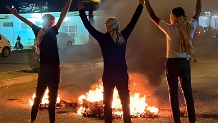 استكشاف القوة الدافعة في الانتفاضات المستمرة في إيران