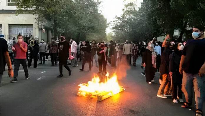 ذكرى انتفاضة إيران: مخاوف النظام وإجراءاته الوقائية