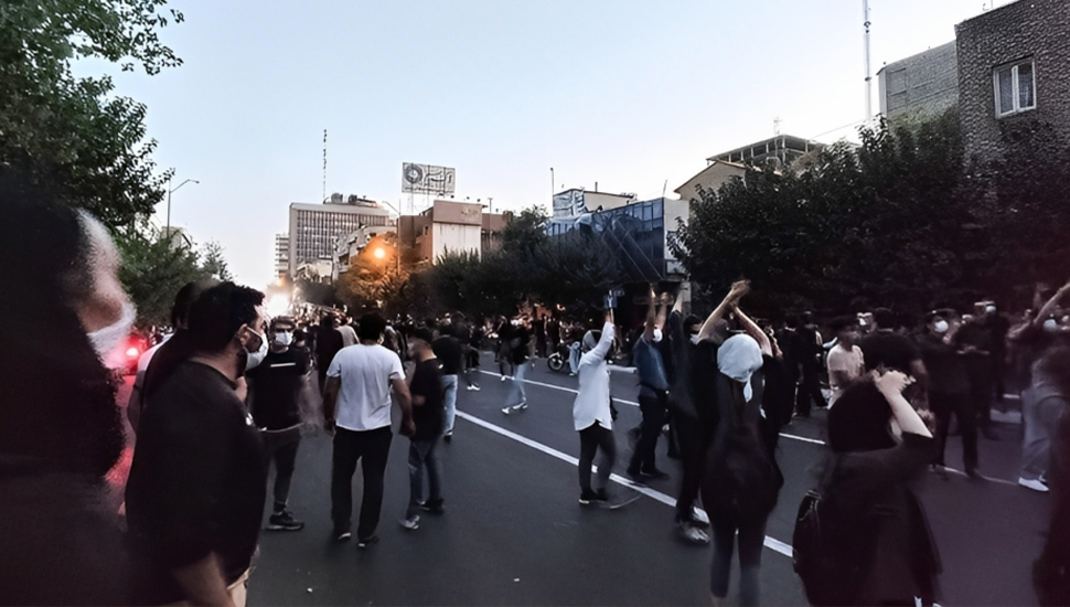 خوفا من الانتفاضة - نظام الملالي یواصل زيادة الضغط على السجناء السياسيين والنشطاء