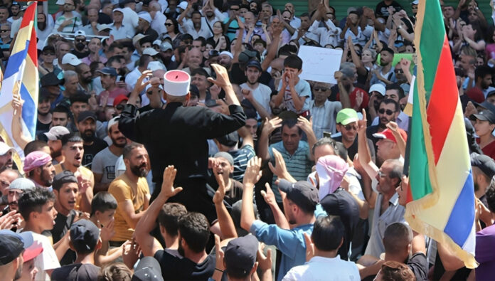 أكبر مظاهرة في سويداء و البرلمان الأوروبي يصدر بياناً تضامنياً مع الحراك الشعبي في سوريا: شعلة الثورة السورية لم تنطفئ