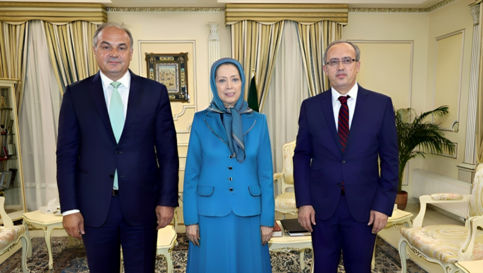 لقاء السيدة  مريم رجوي مع رئيس الوزراء ووزير خارجية كوسوفو السابقين