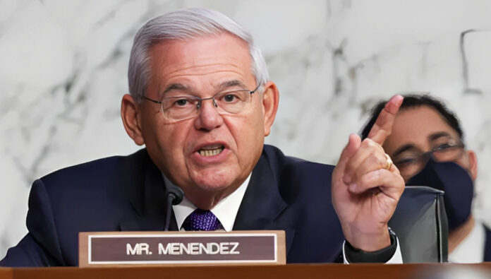 السيناتور روبرت مينينديز: المجتمع الدولي مدين بالدعم الكامل للشعب الإيراني