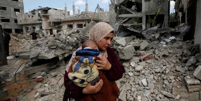 غزة تحت القصف وقطع الاتصالات عن العالم