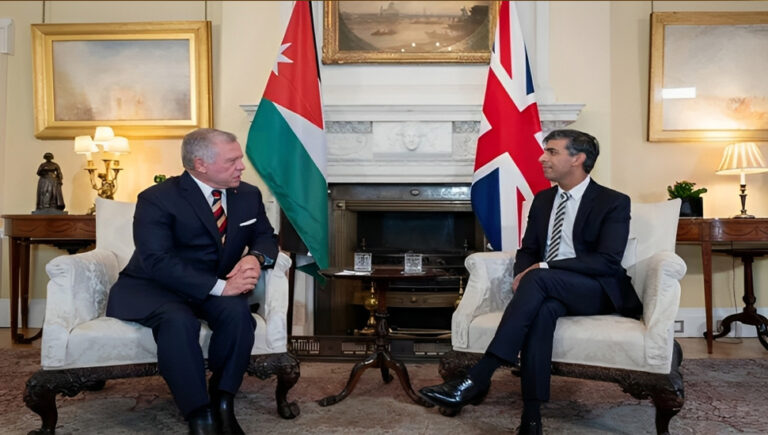 العاهل الأردني لرئيس الوزراء البريطاني: منع الغذاء والمياه والكهرباء عن المدنيين الأبرياء في قطاع غزة جريمة حرب