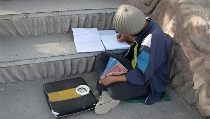 اعتراف رسمي: 556 ألف مراهق في إيران يتركون المدارس بسبب الفقر