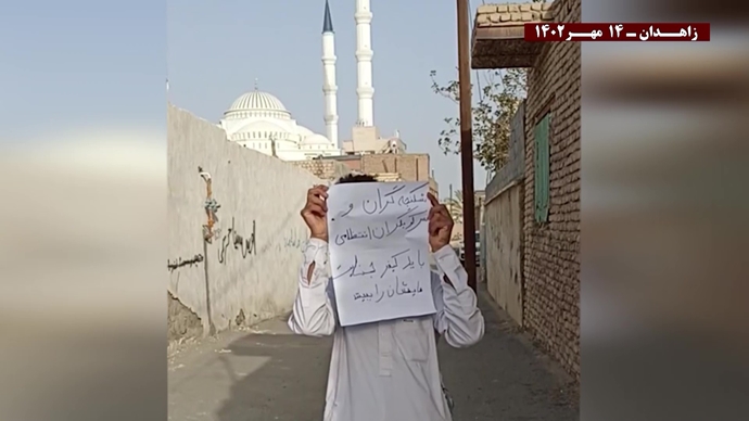 نشاطات وحدات المقاومة في زاهدان وسراوان وأصفهان بشعار لا لنظام الشاه ولا لنظام ولاية الفقيه بل الديمقراطية والمساواة