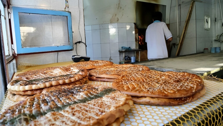 رفع سعر الخبز من قبل الحكومة وخفض استهلاك الخبز بنسبة 40% في إيران
