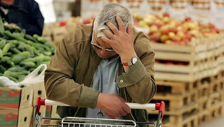 سقوط متواصل للقوة الشرائية للشعب الإيراني