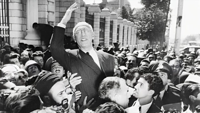 أسوشيتد برس: وكالة المخابرات المركزية اعترفت بأن انقلاب الشاه عام 1953 ضد الدكتور مصدق كان غير ديمقراطي