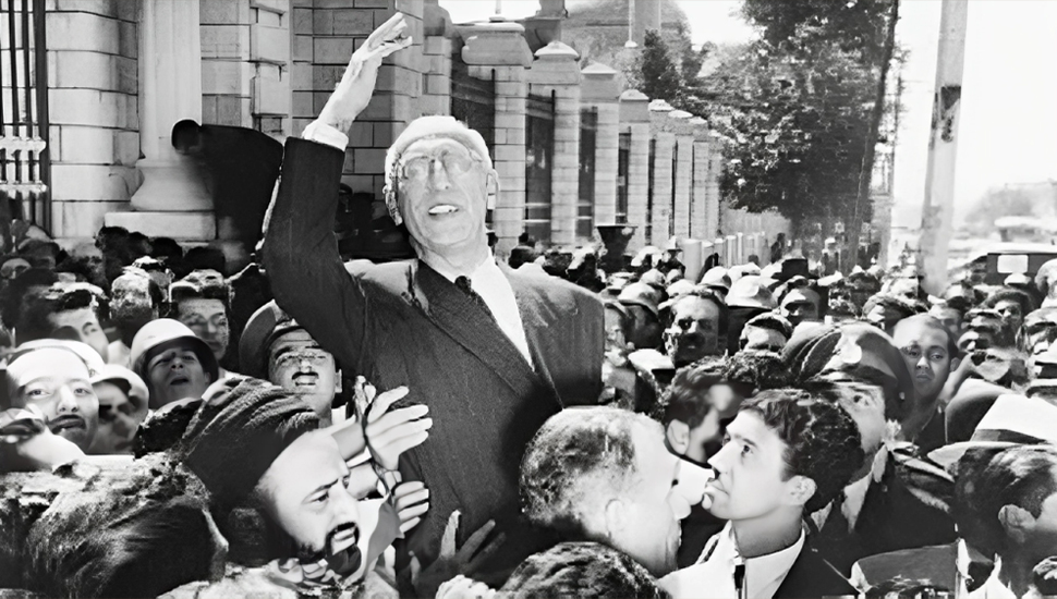 أسوشيتد برس: وكالة المخابرات المركزية اعترفت بأن انقلاب الشاه عام 1953 ضد الدكتور مصدق كان غير ديمقراطي