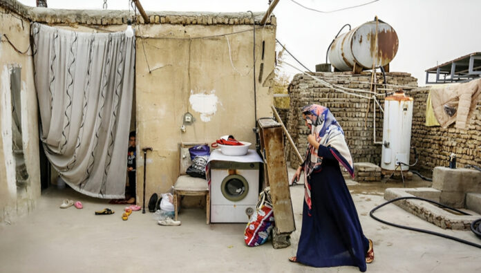 ما مدى صدمة الفجوة بين الفقر والثروة في إيران؟