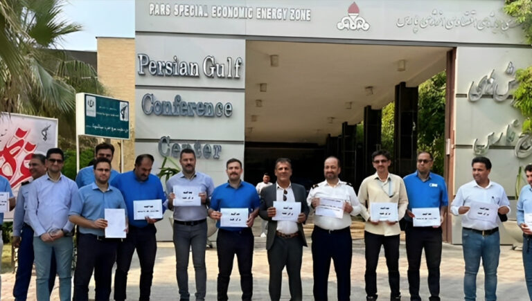 تجمع احتجاجي للعاملين الرسميين بوزارة النفط في آغاجاري