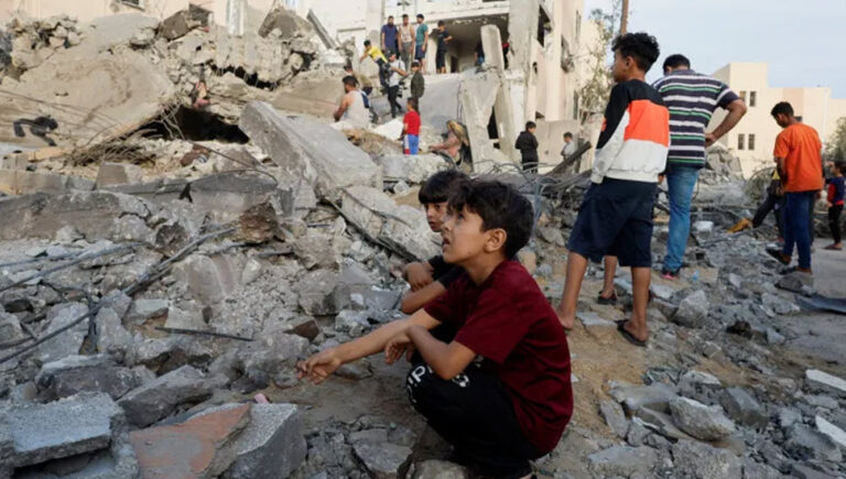استمرار مظاهرات عالمية دعما لفلسطين / مقتل أكثر من 110 في الغارات الجوية الإسرائيلية الليلية على غزة