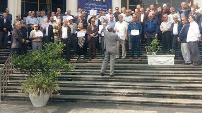 تجمعات احتجاجية لمتقاعدي الاتصالات في المدن الإيرانية