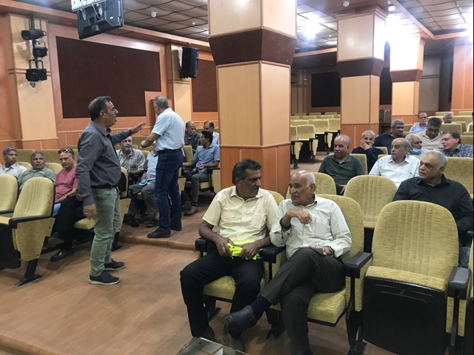 تجمعات احتجاجية للمتقاعدين في 13 محافظة إيرانية