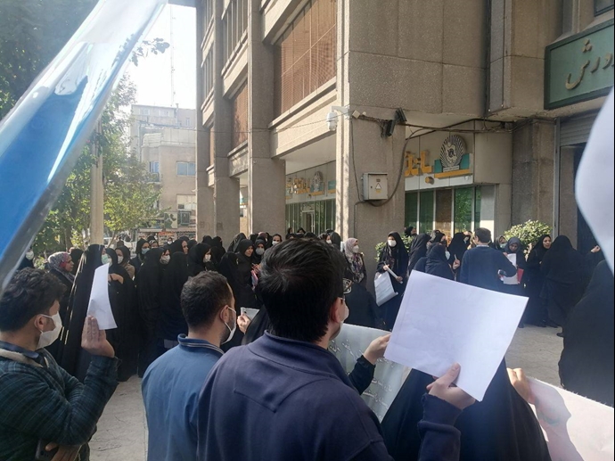 احتجاجات في إيران- احتجاج الطاقم الطبي في أورميه، والناجحين في امتحان التدريب والعاملين الرسميين لشركة آغاجاري لاستثمار النفط والغاز