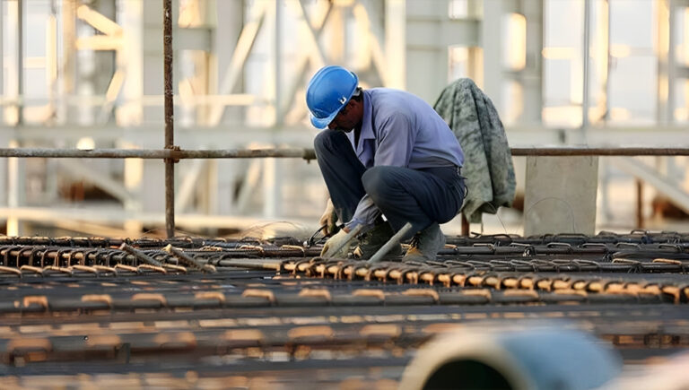 96 بالمائة من العمال الشاغلين في إيران بعقود مؤقتة