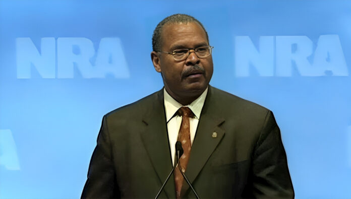 السفير كين بلاكويل: حكومة طهران الإرهابية يتطلب رداً سريعاً